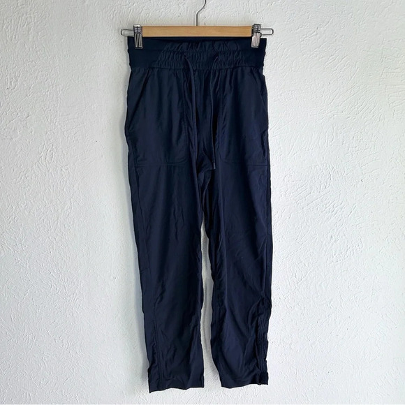 Lululemon Beyond the Studio Crop True Navy Sz 2 - Picture 2 of 6